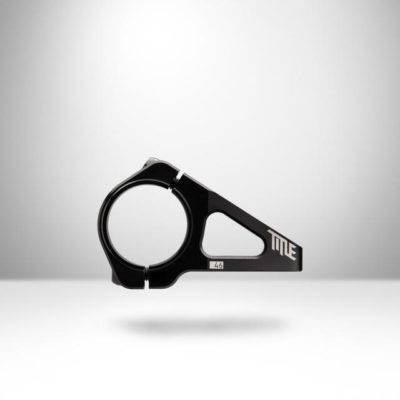 Вынос Title MTB DM1 - купить | Lama Bike Parts- Вынос стандарта direct mount от Title MTB. Протестирован EFBE. Сдал TRI-TEST® GR. Сертифицирован для фрирайда и даунхила. Изготовлен из цельного алюминия 7075 T73. Гладкая матовая черная поверхность. Ультра широкий зажим Характеристики: Диаметр зажима 35 мм Длина 46 мм Подъем 20 мм Ширина 85 мм Вес 150 гр (172 гр, включая все 8 болтов) Болты из